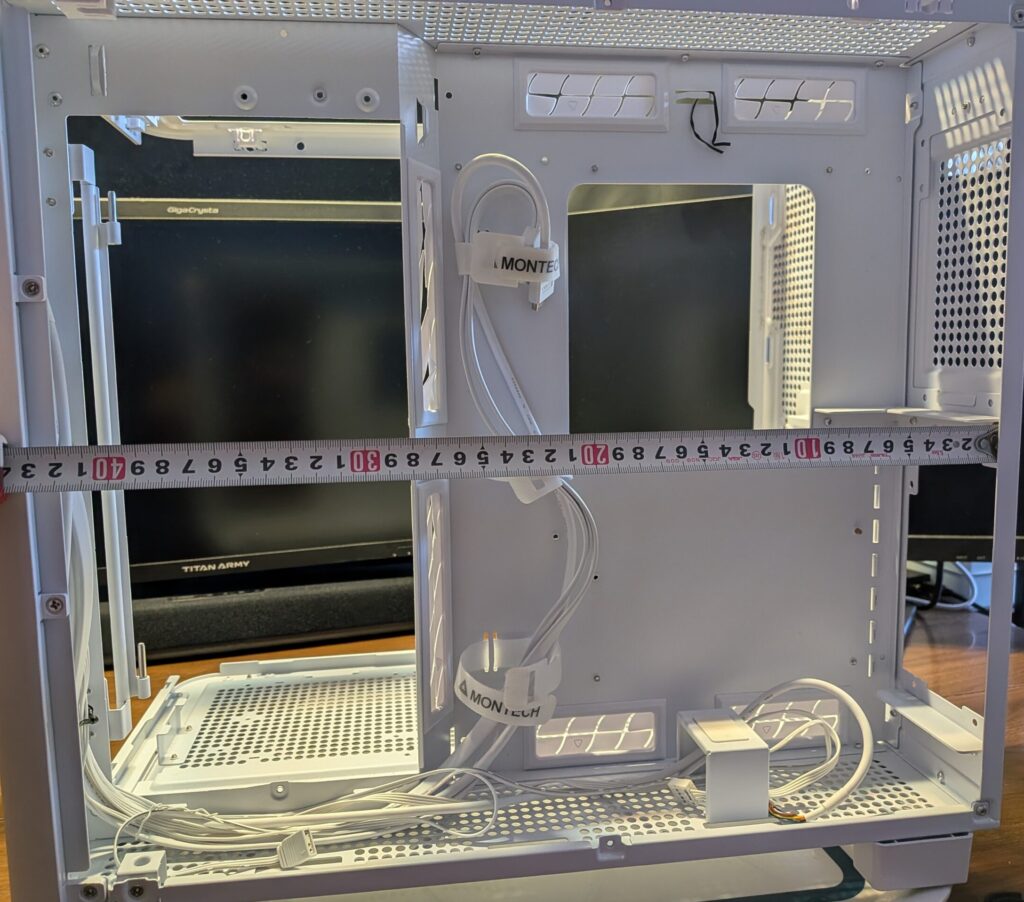 KING95 PROの電源搭載スペース(右半分)。
