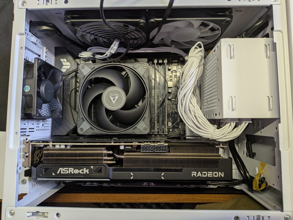 Palit 4070ti super搭載後のパネルまでの距離感