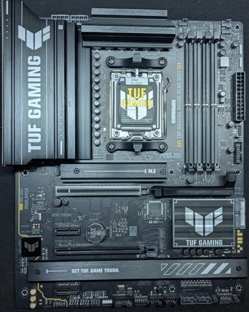 ASUS TUF GAMING B650E PLUS Wifiマザーボード実物
