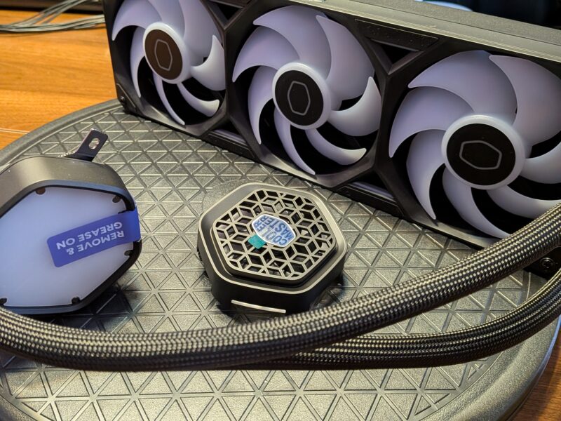 Cooler Master Master Liquid AtmosⅡ VRM FAN 本体とVRM FAN